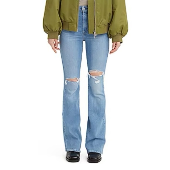 NWT Levi’s 726 Flare Women's High Rise Jean in Let’s Talk Size 30 - Picture 1 of 8